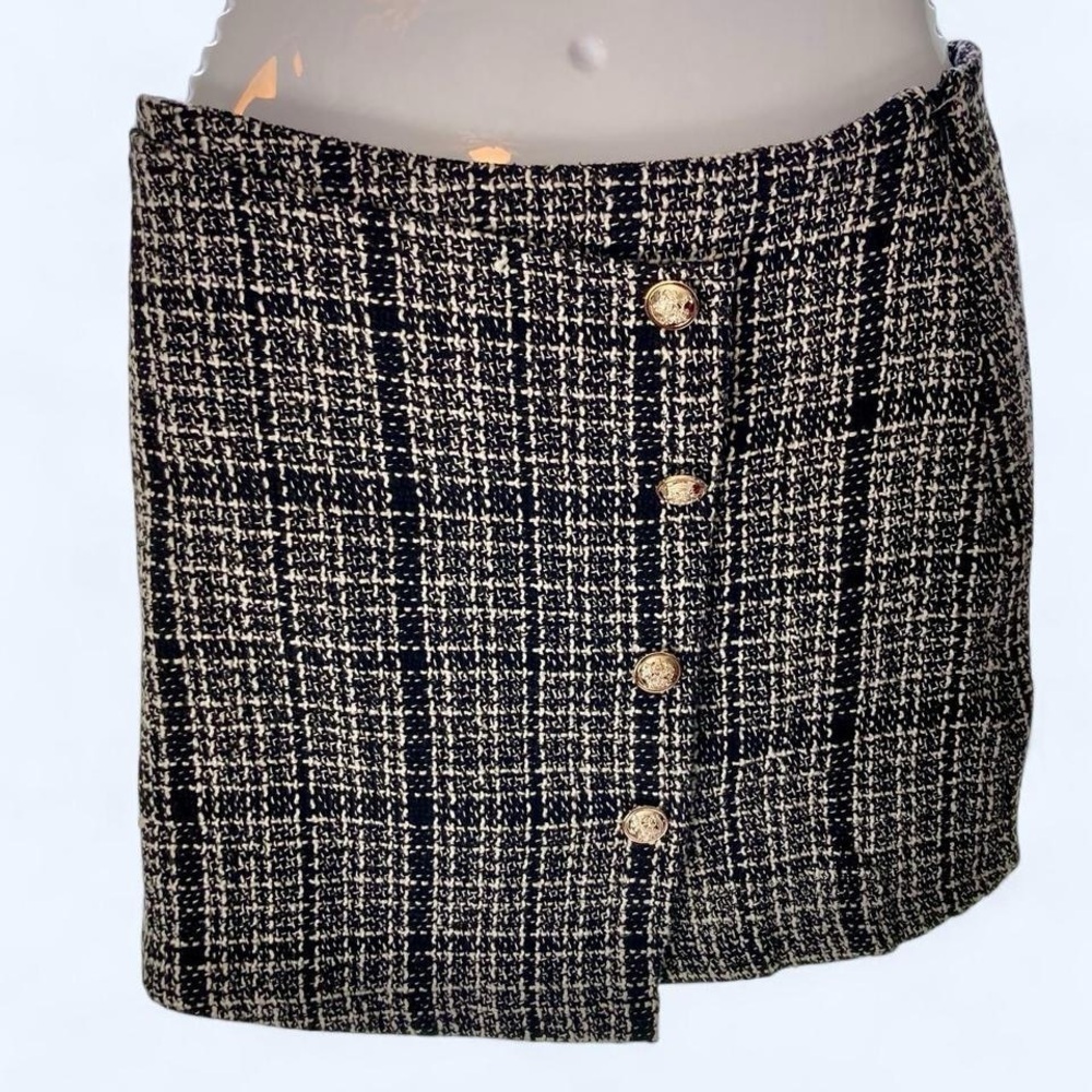 Chic Black and White Tweed Skirt